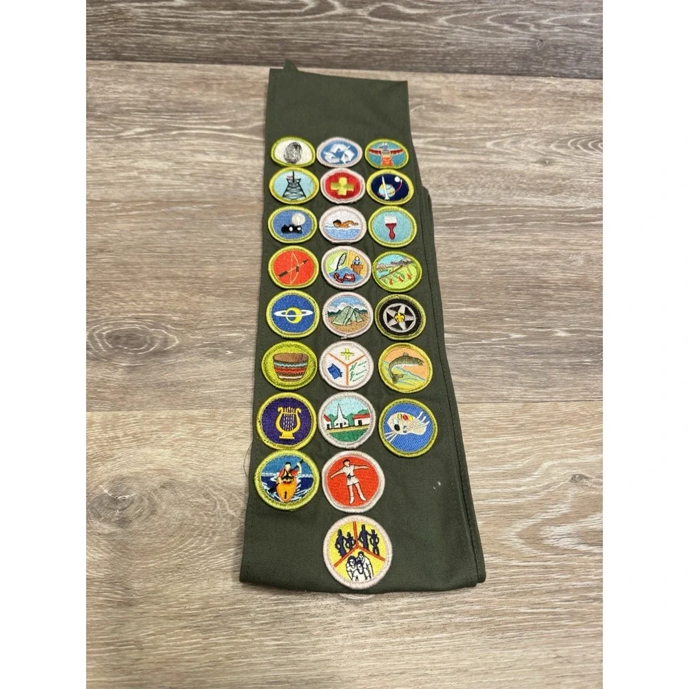 Vintage Boy Scouts Of America BSA‎ Merit Badge Sash with 30 badges